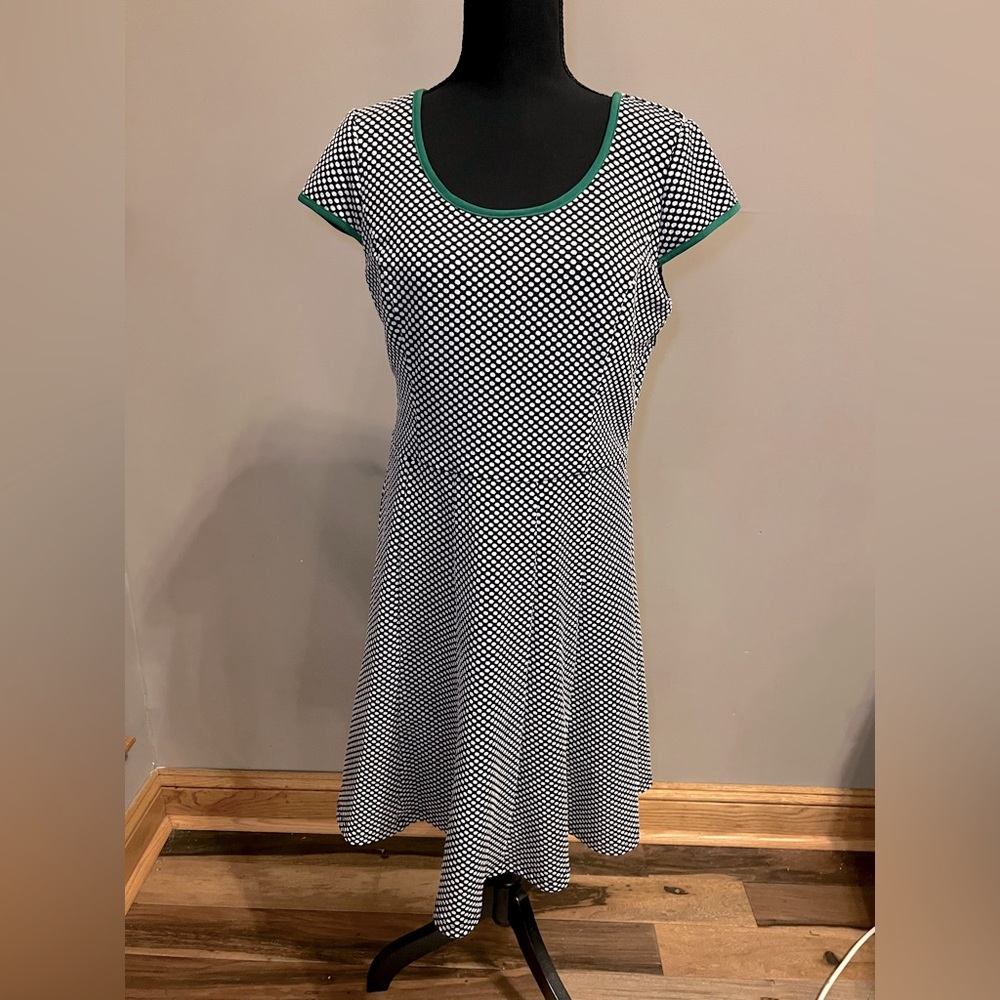 Karin Stevens Dotted Dress with emerald colored embellished round neckline - Picture 1 of 4